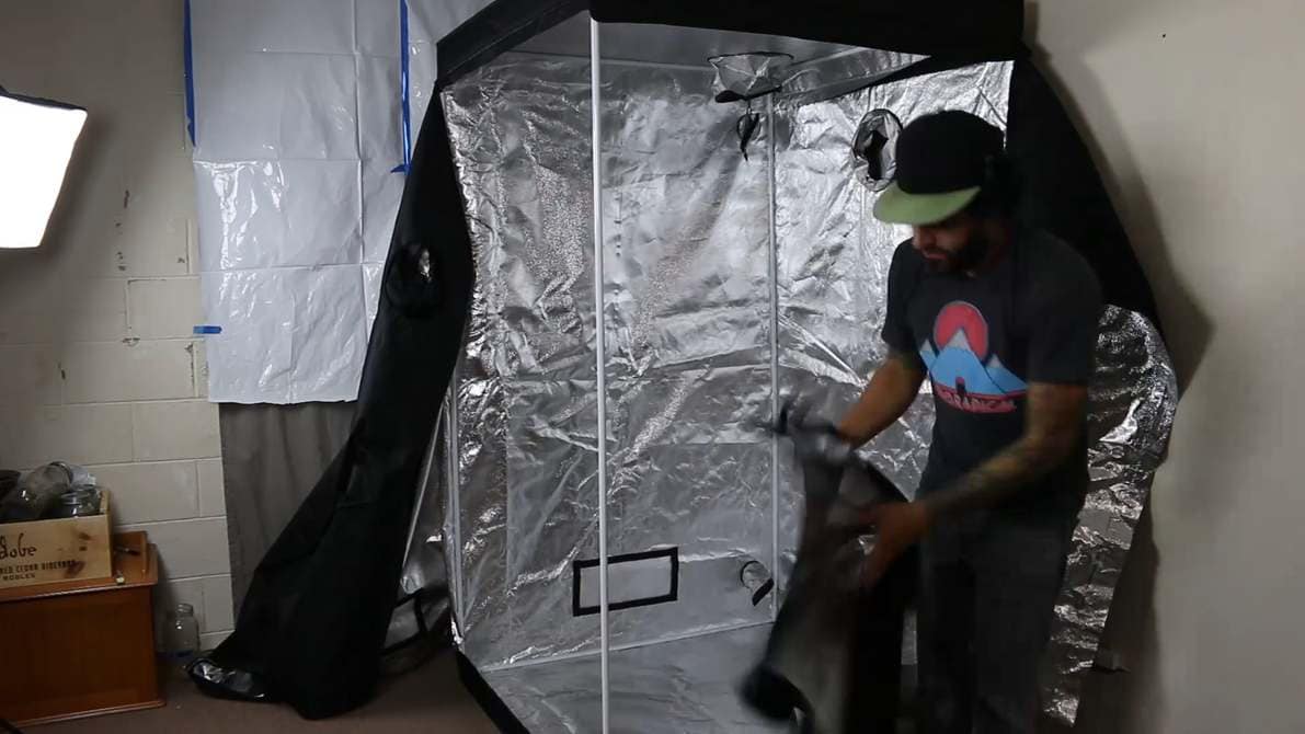 Setting up a Cool Grows cannabis tent - School of Hard Nugs